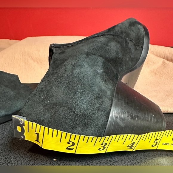 Munro American Peep Toe Black Suede Side Zip 2.25” Heels Women’s Sz 10M - Picture 8 of 15